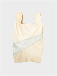 BAG THE NEW SHOPPING MEDIUM