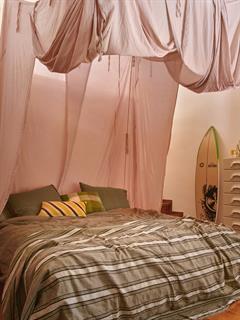 BEDSPREAD VIDA STRIPED SAND/CREAM 230X275CM