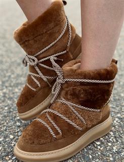 BOOT LACEY