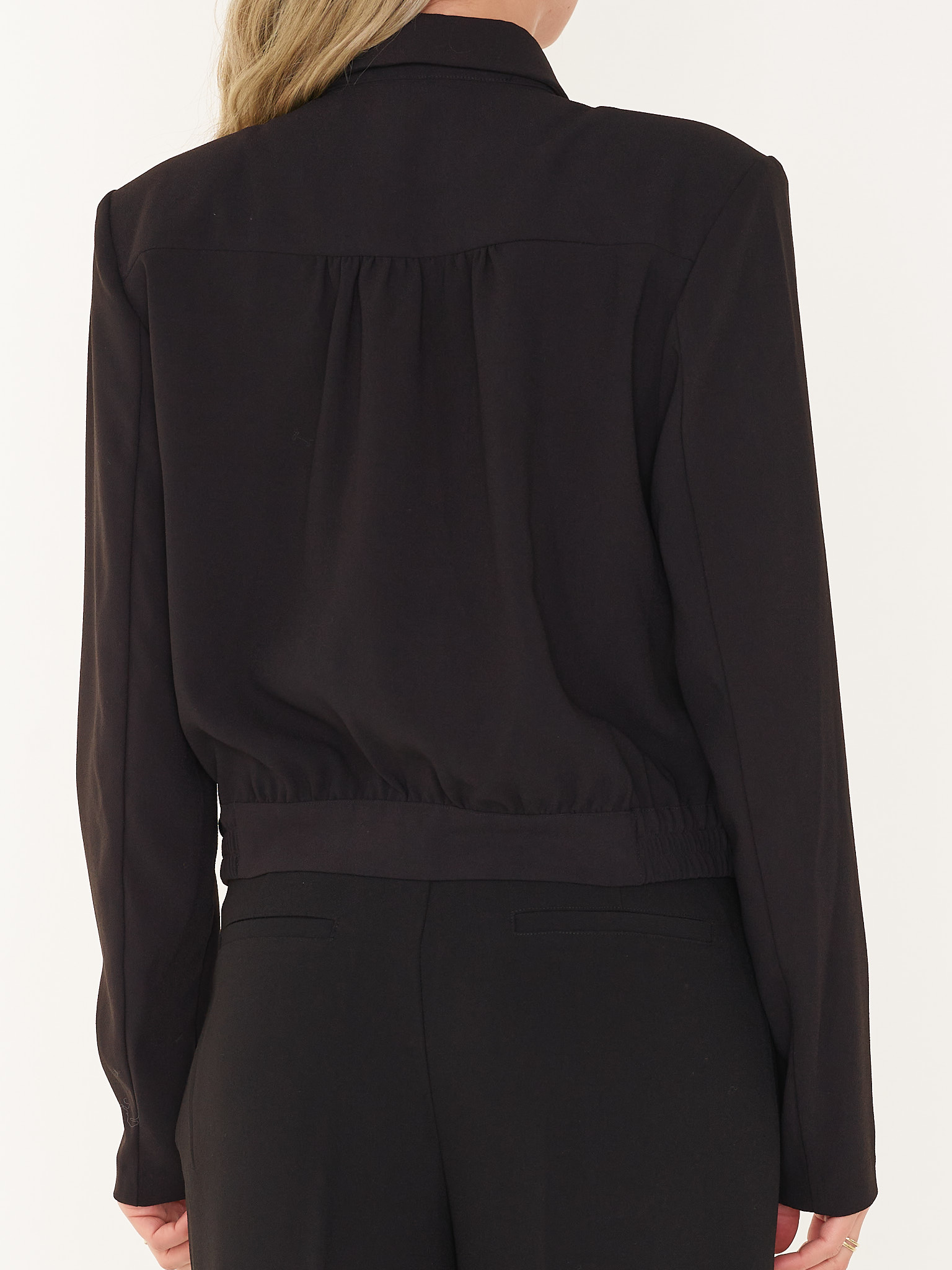 JACK D6FAMKE CROPPED