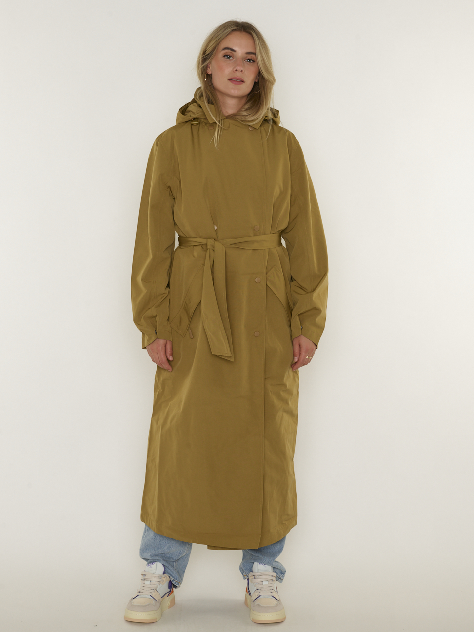K pe JAS THE TRENCHCOAT