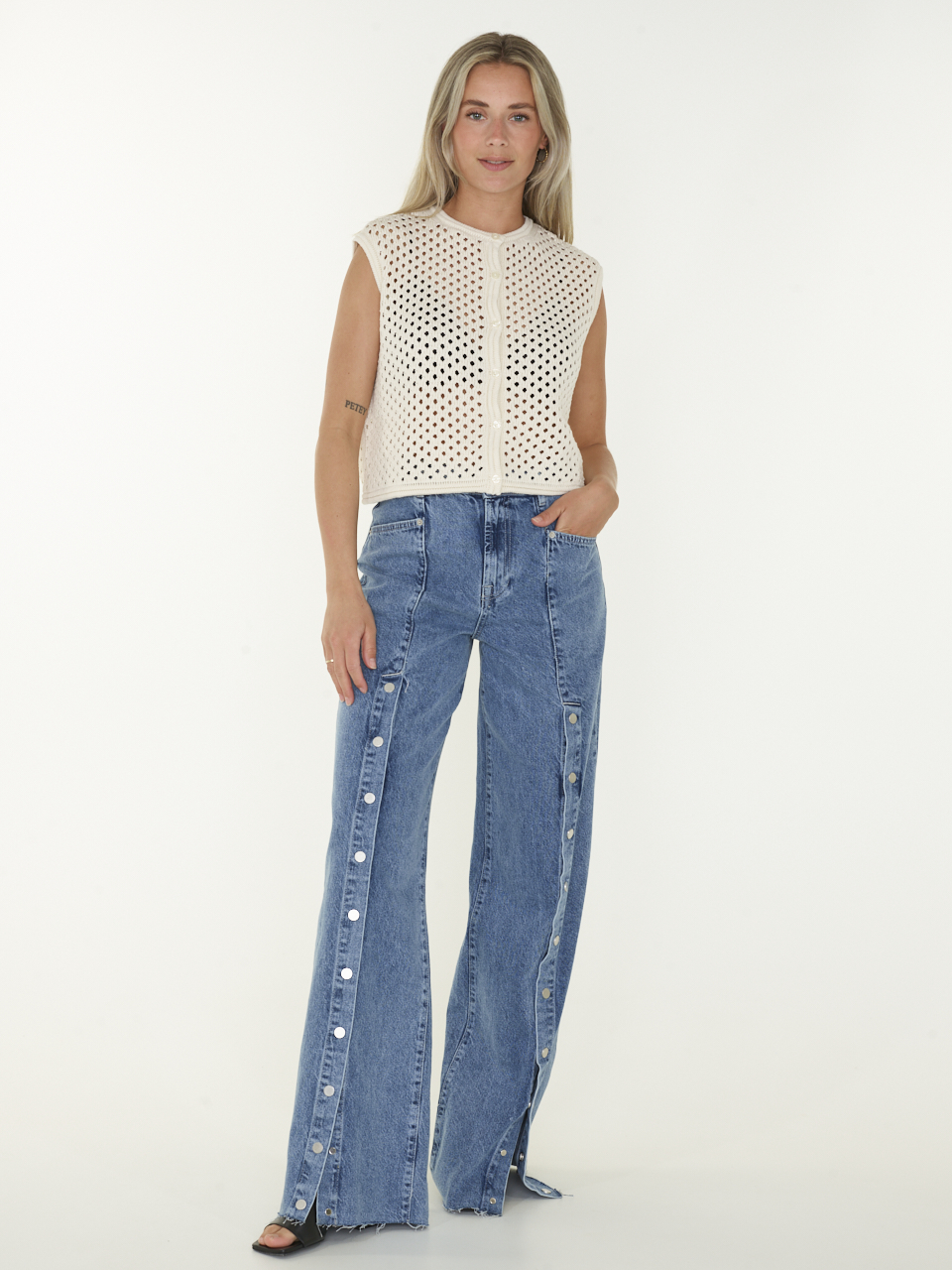 JEANS LOOSE FIT SNAP BUTTONS