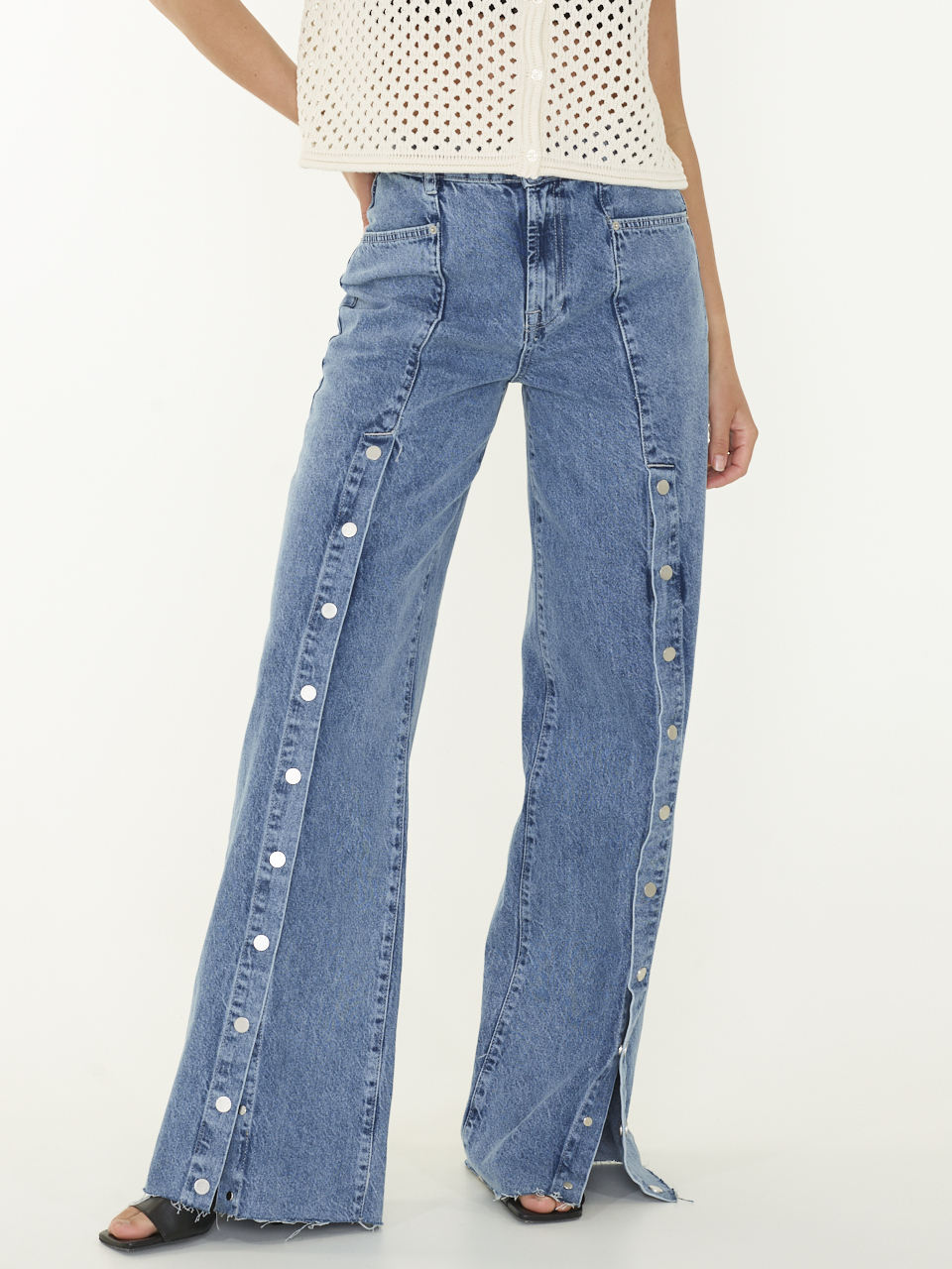 JEANS LOOSE FIT SNAP BUTTONS