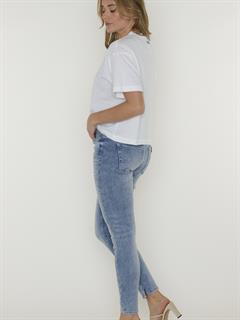 JEANS NEED