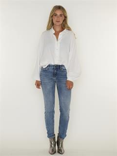 JEANS NEED
