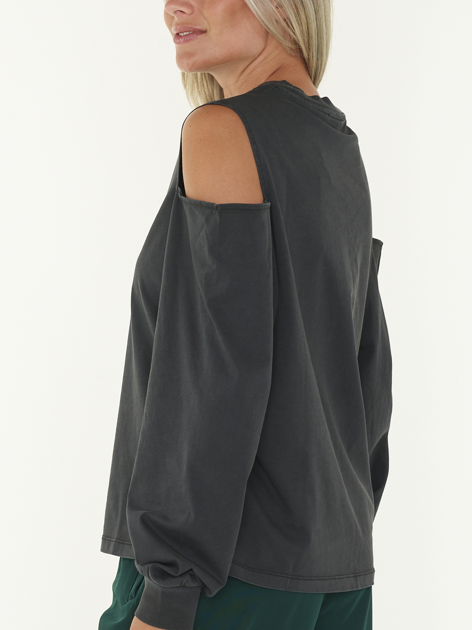 LONGSLEEVE OPEN SHOULDER
