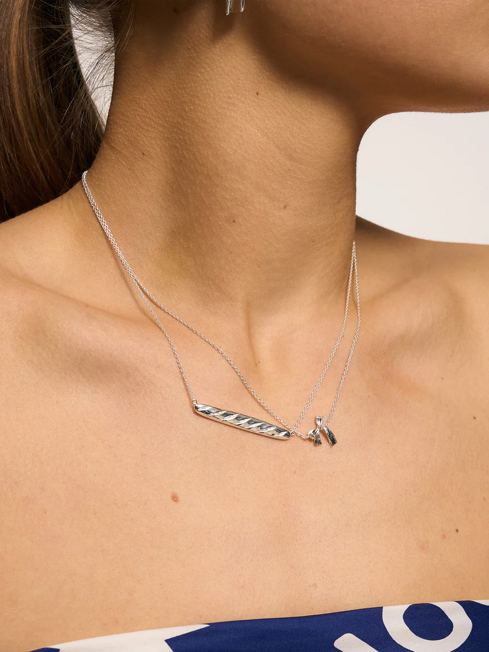 NECKLACE BOW