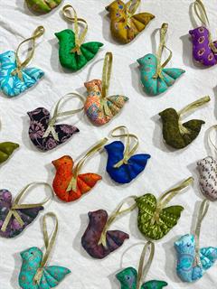 ORNAMENT BIRDIE SILK