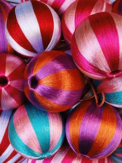 ORNAMENT SMALL CORDED RED AND WHITE STRIPE