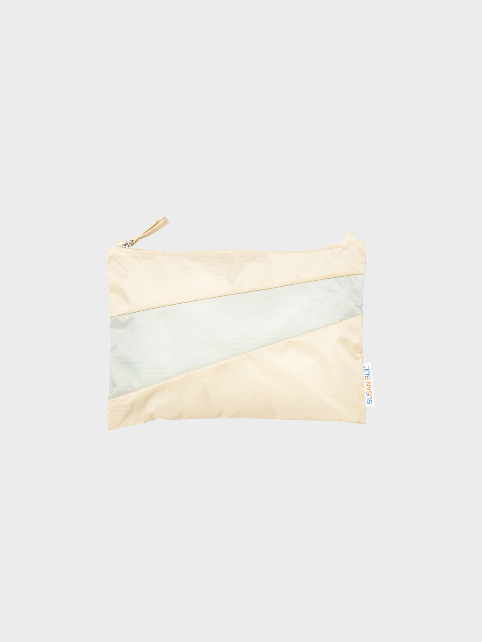 POUCH THE NEW MEDIUM