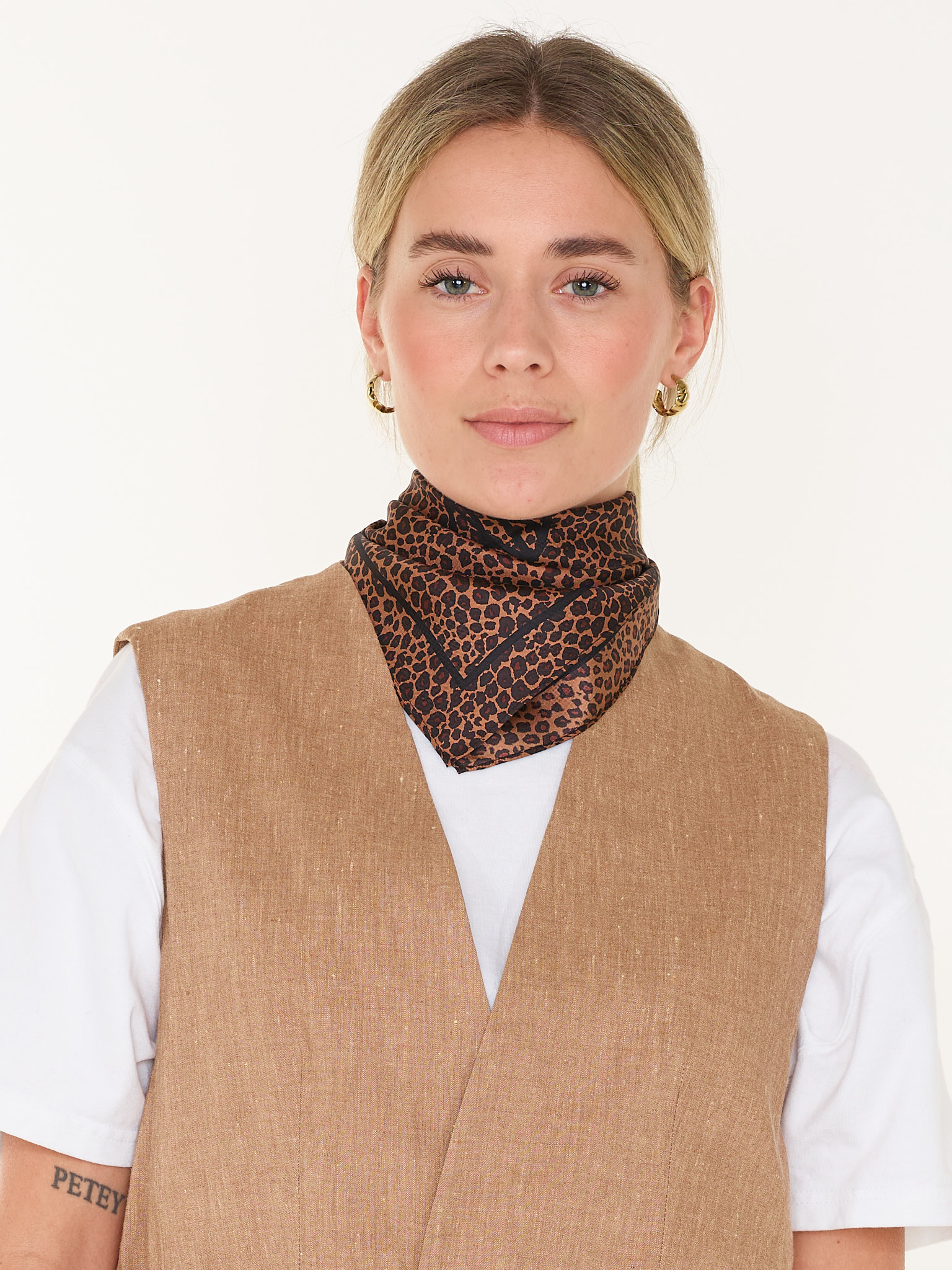 SCARF LEO 50X50
