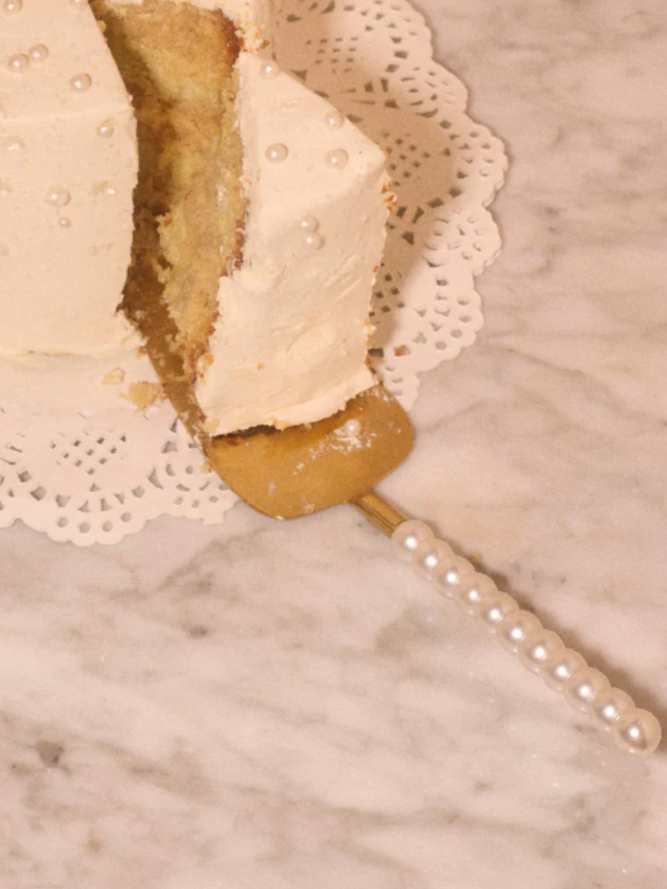 SERVER PEARL CAKE