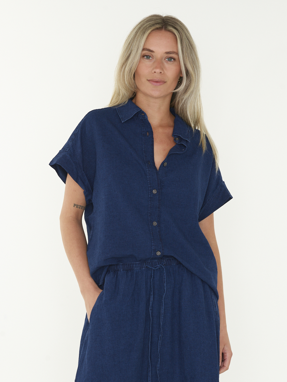 SHIRT SLEEVELESS