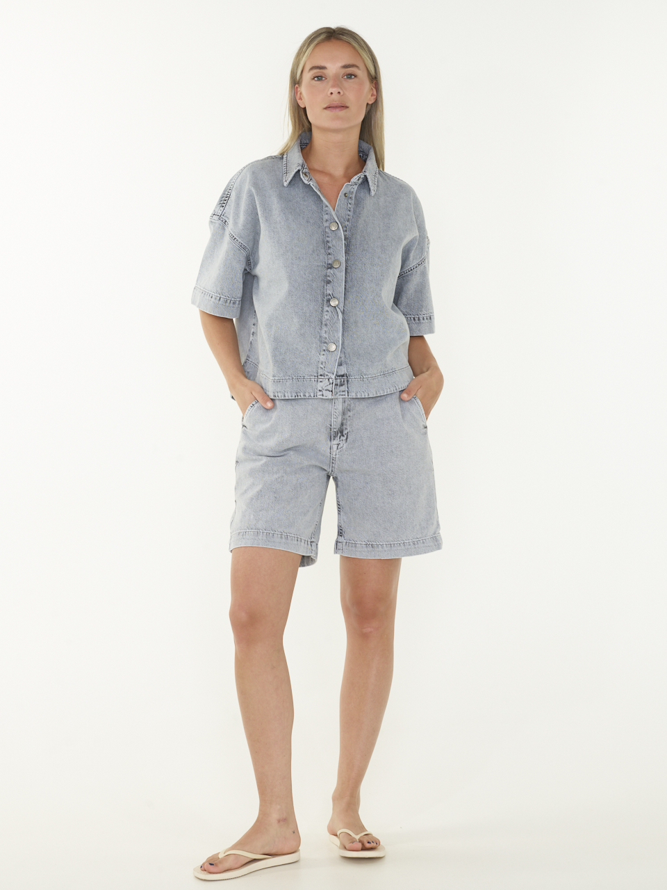 SHORT MALOMW 143