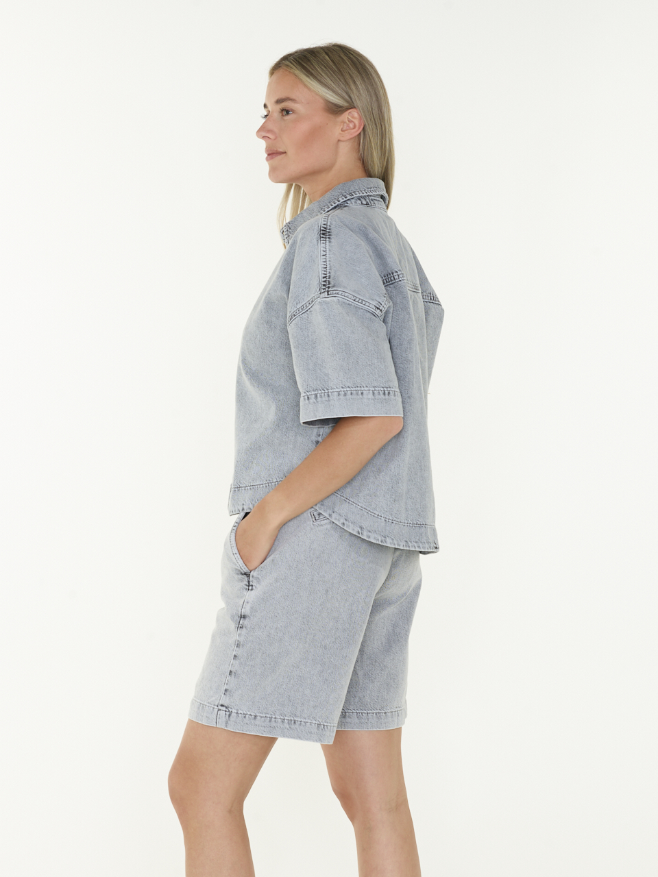 SHORT MALOMW 143