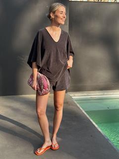 SHORT SHORT