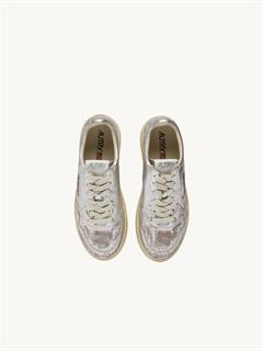 SNEAKER MEDALIST LOW