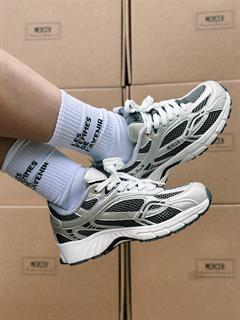 SNEAKER THE RE-RUN