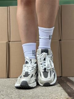 SNEAKER THE RE-RUN