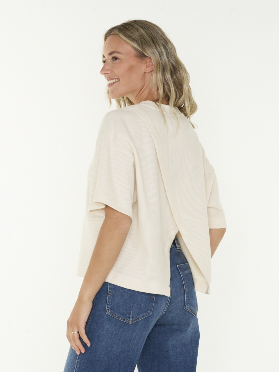 T-SHIRT BACK SLIT