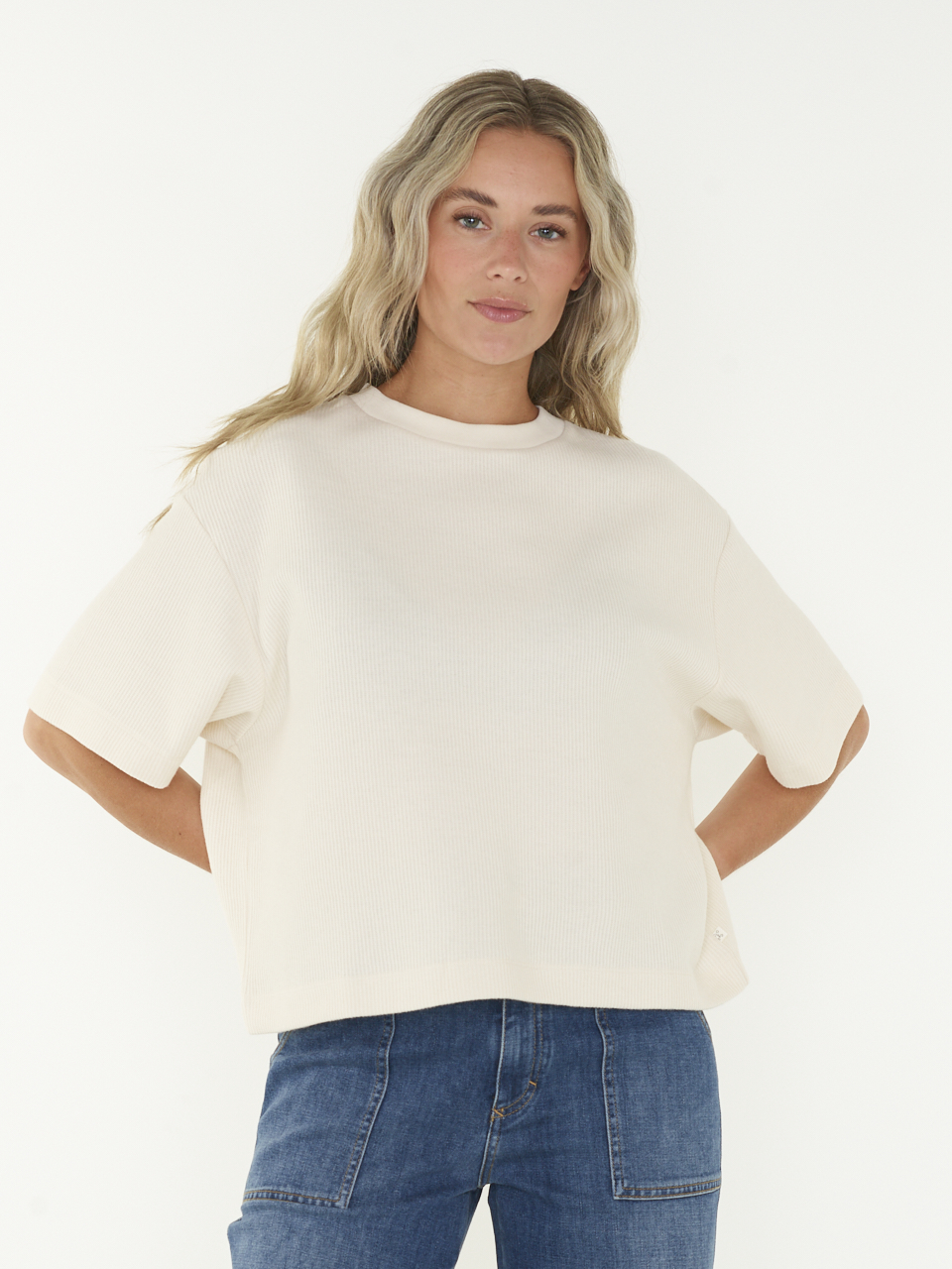 T-SHIRT BACK SLIT