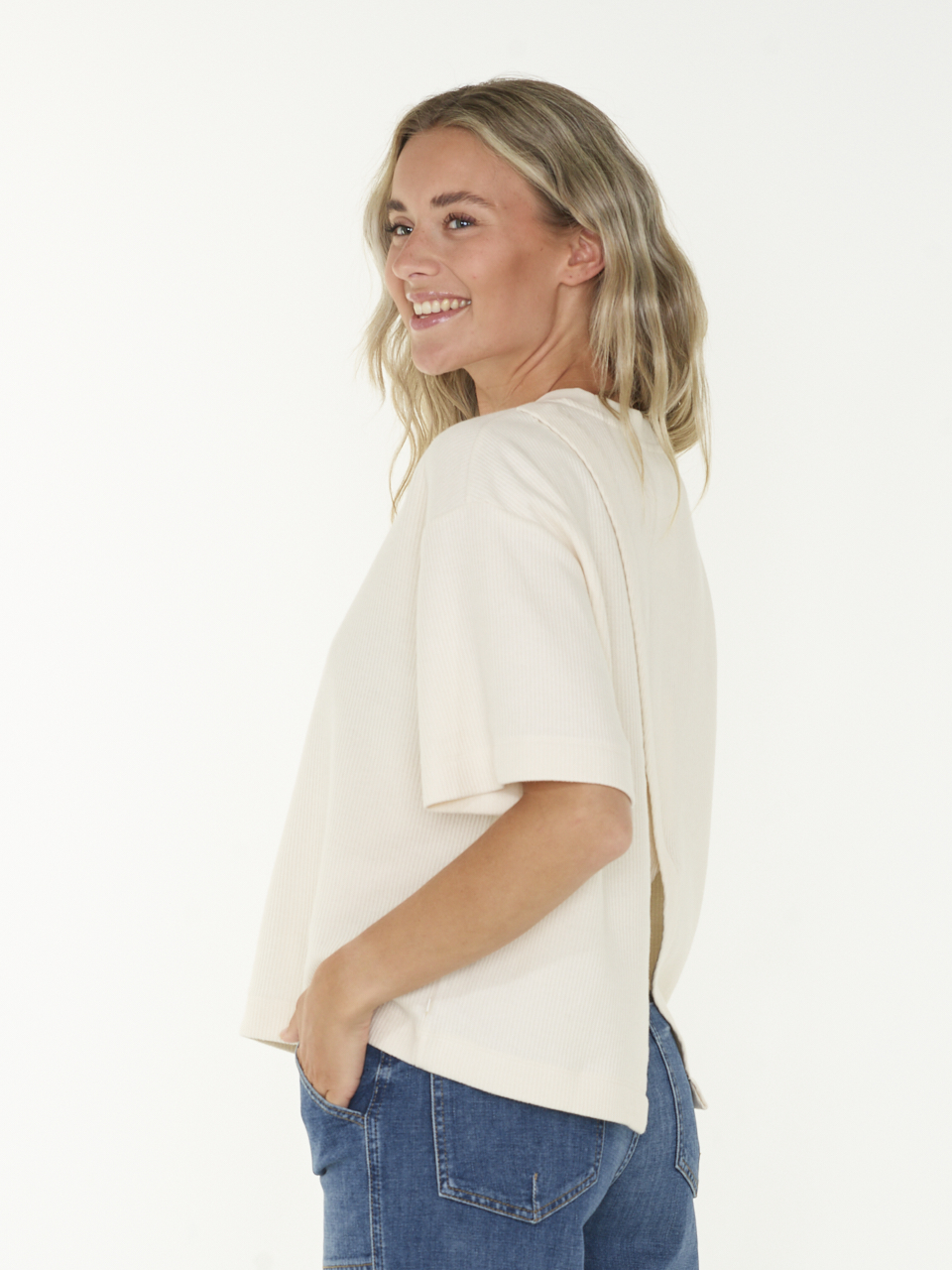 T-SHIRT BACK SLIT