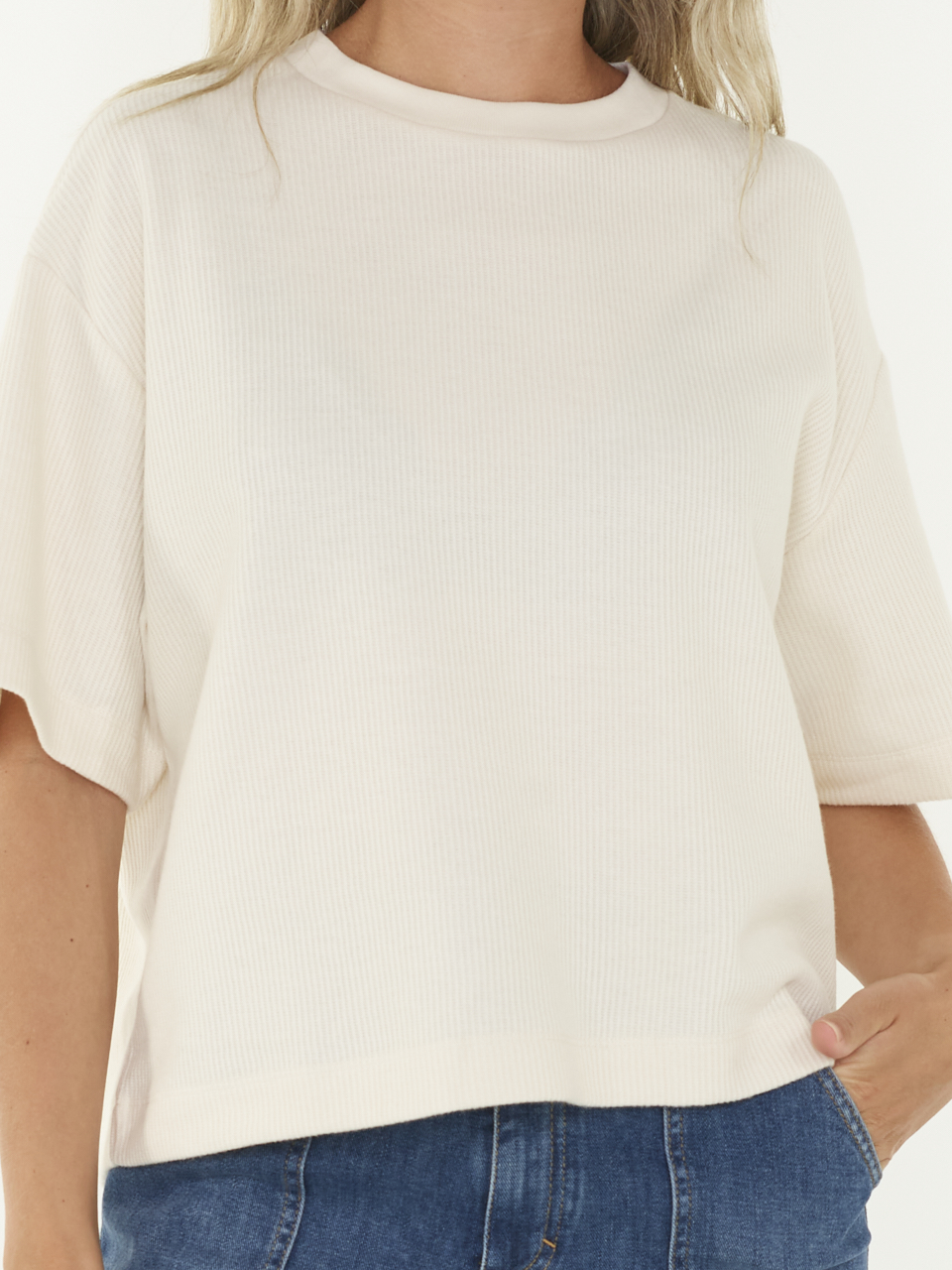 T-SHIRT BACK SLIT