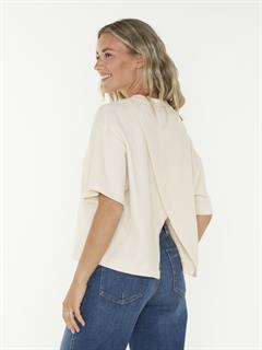 T-SHIRT BACK SLIT