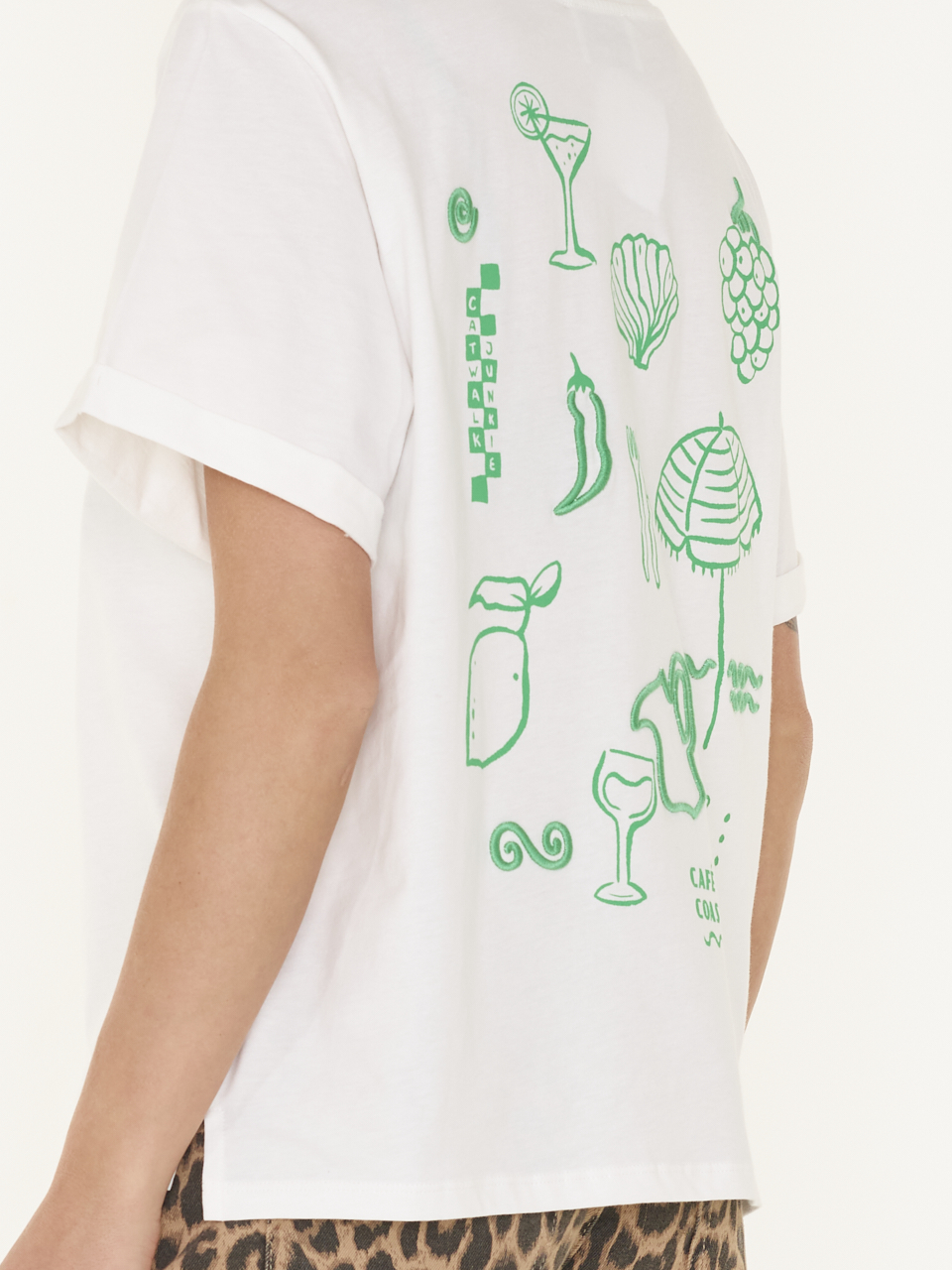 T-SHIRT GRAPHIC ROLL UP SLEEVE