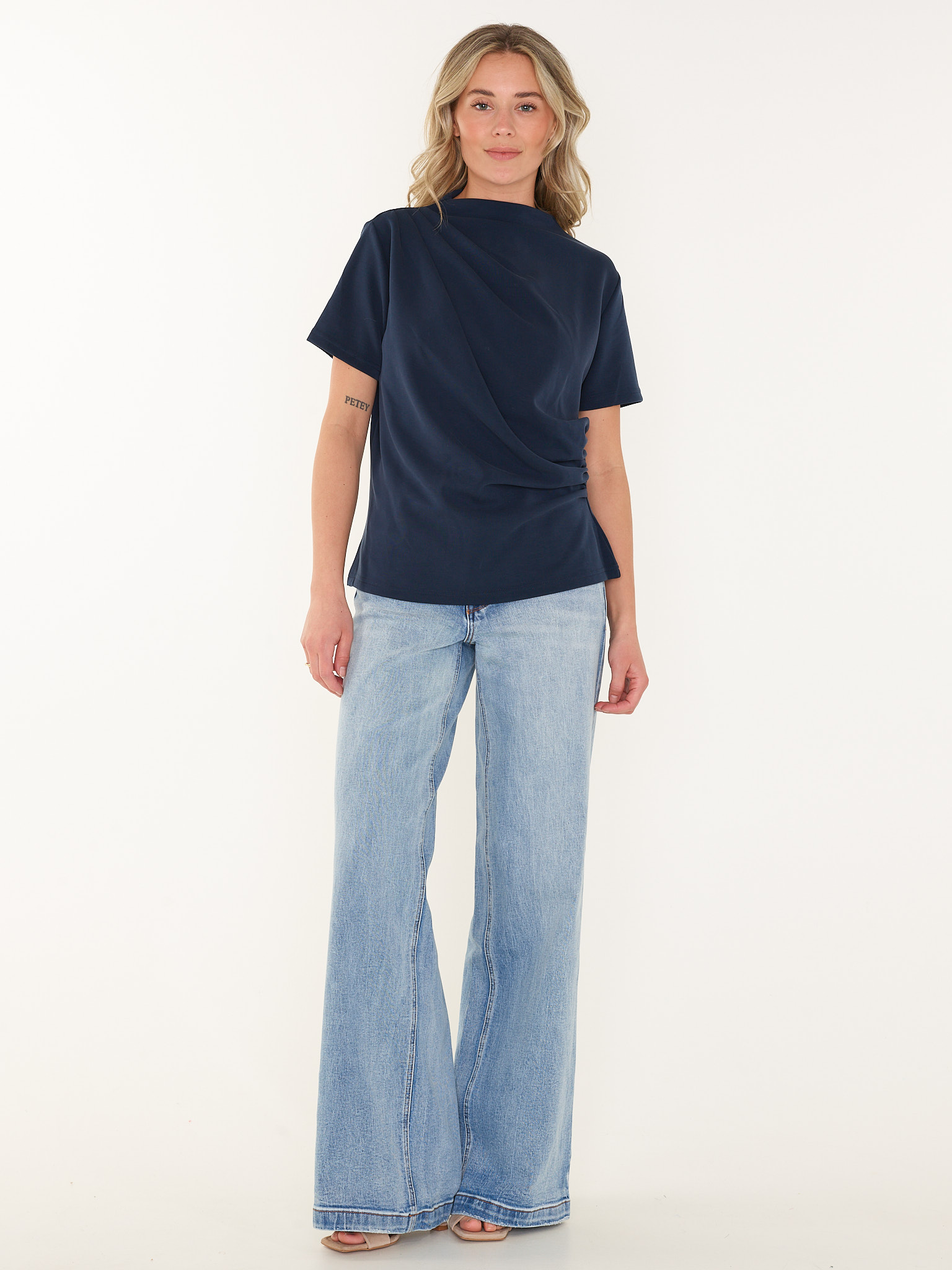 T-SHIRT HELLEMW