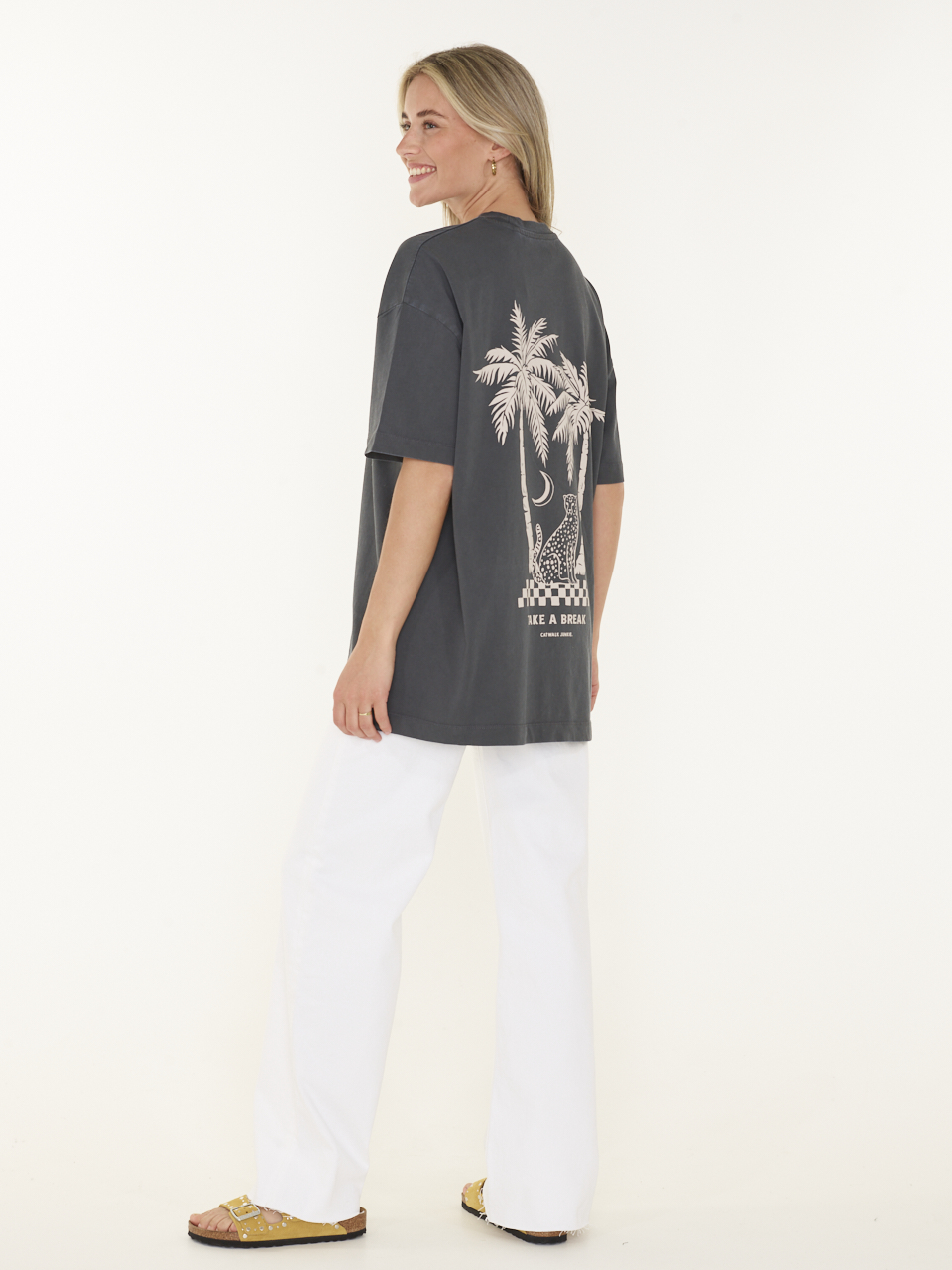 T-SHIRT OVERSIZED GRAPHIC
