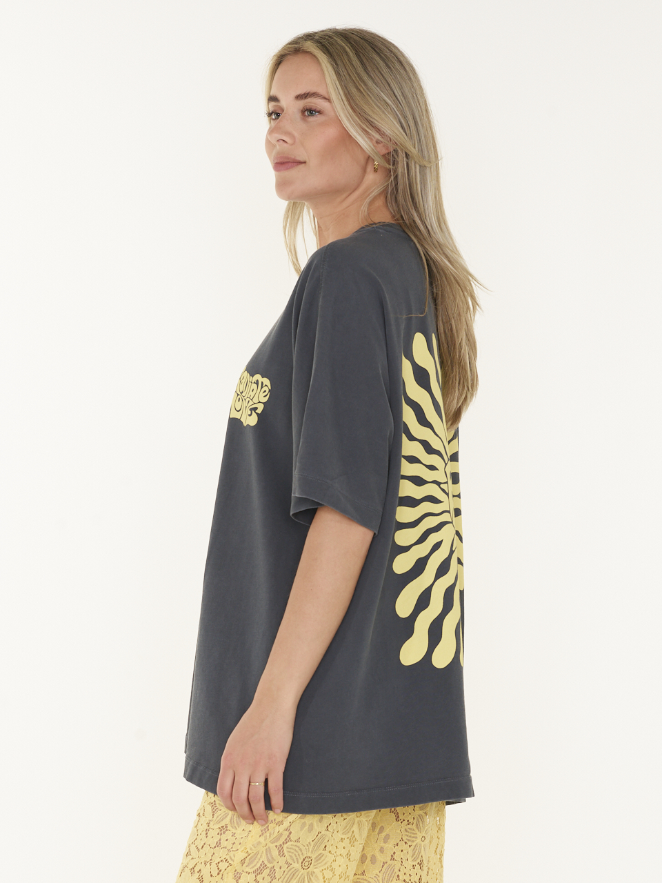 T-SHIRT OVERSIZED GRAPHIC