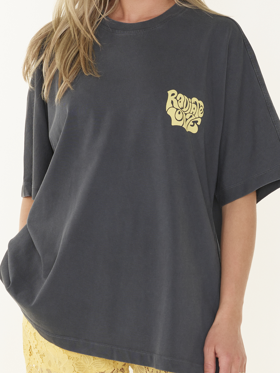T-SHIRT OVERSIZED GRAPHIC