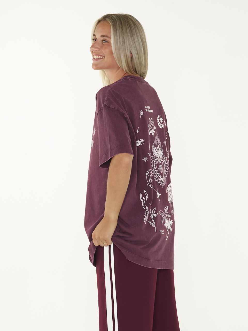 T-SHIRT OVERSIZED GRAPHIC