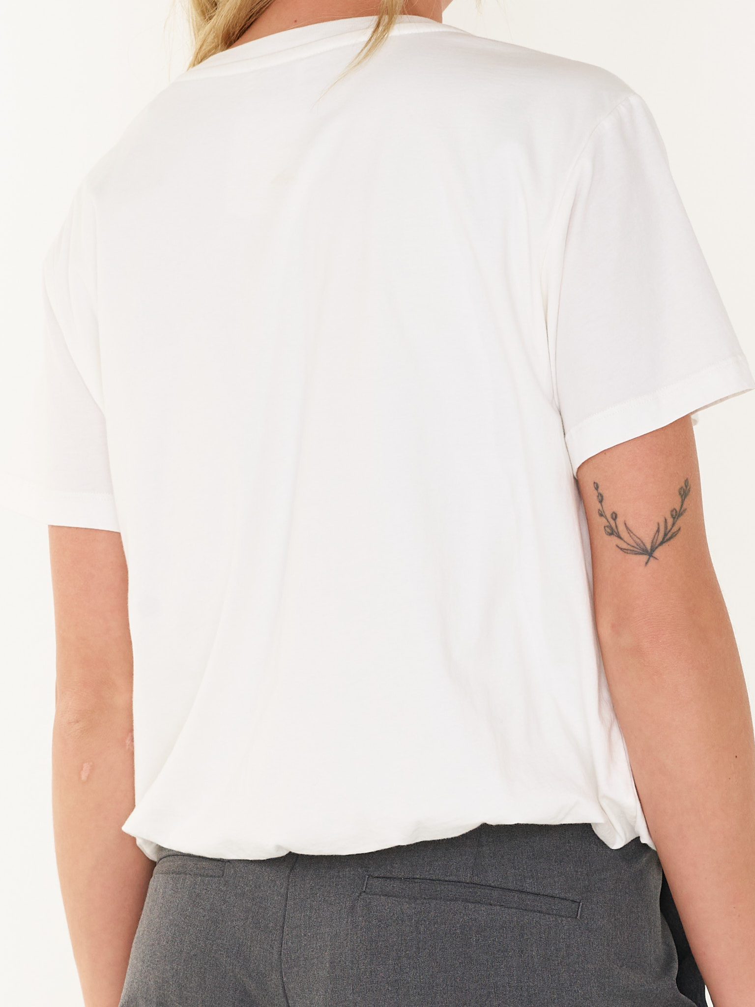 T-SHIRT TUCK IN
