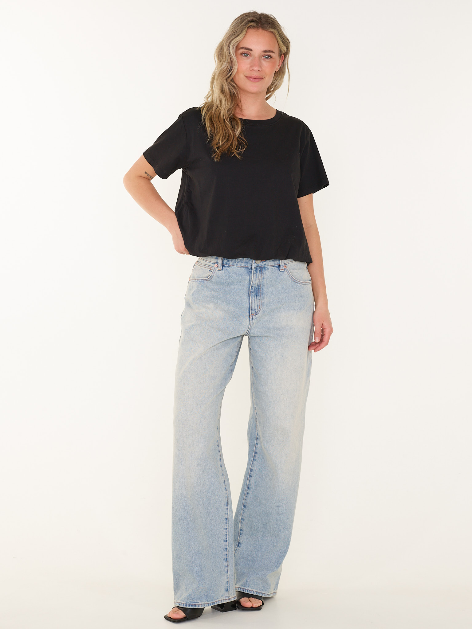 T-SHIRT TUCK IN