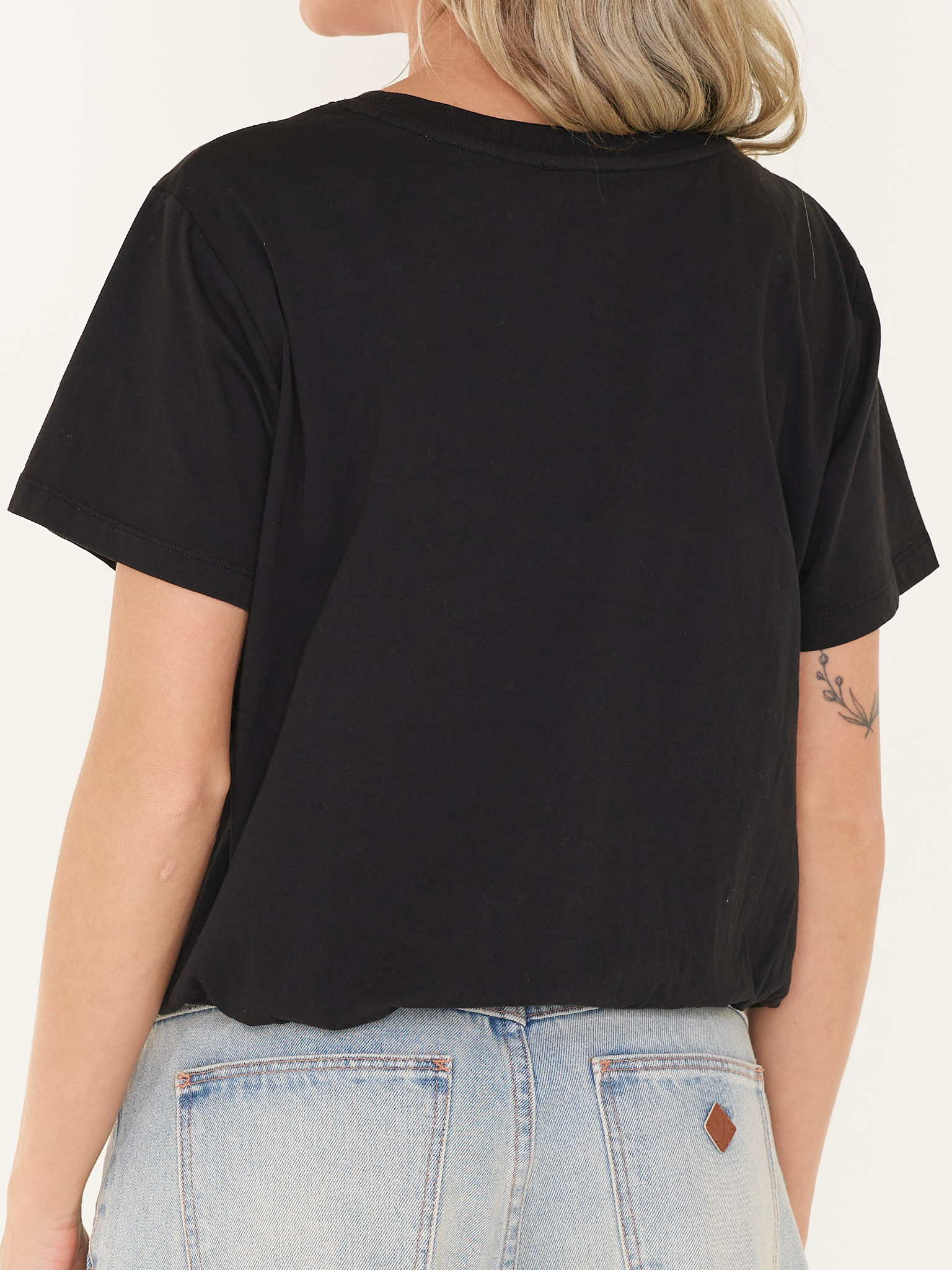 T-SHIRT TUCK IN