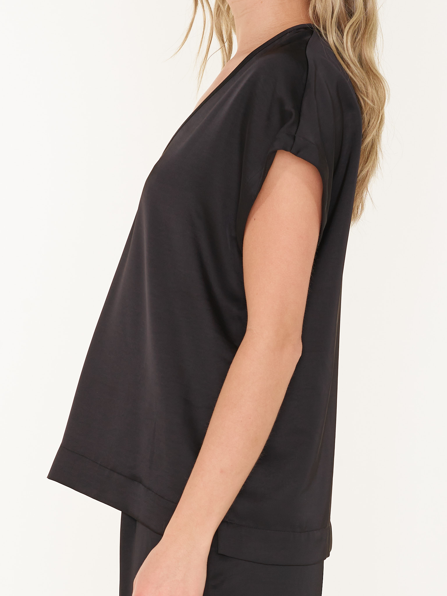 TOP D6LUIZA SATIN V-NECK