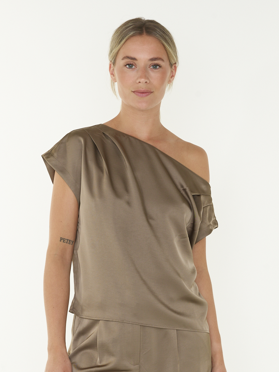 TOP ROAM SATIN DRAPEY