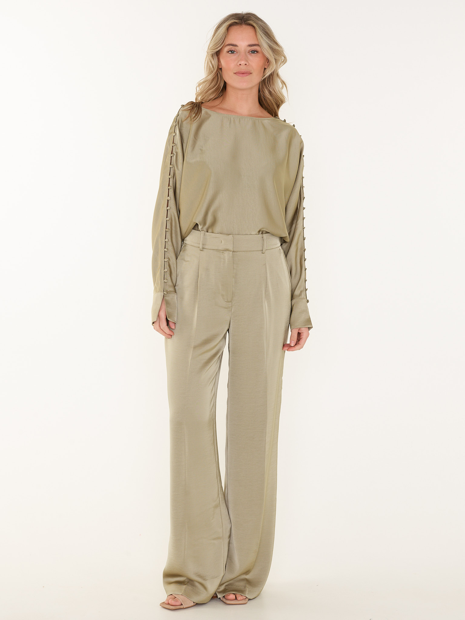 TOP ROCCO SATIN BUTTON DETAIL