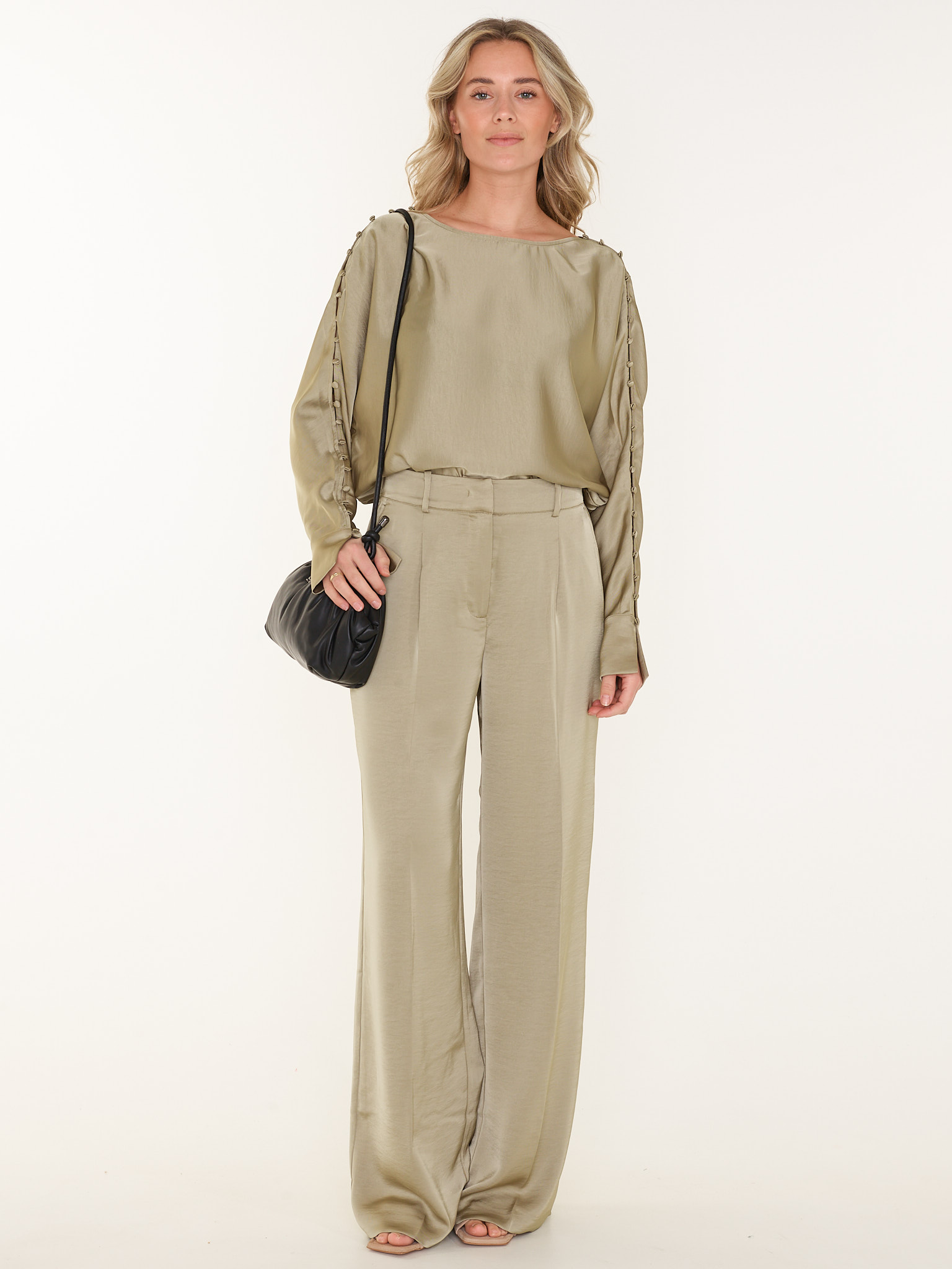 TOP ROCCO SATIN BUTTON DETAIL
