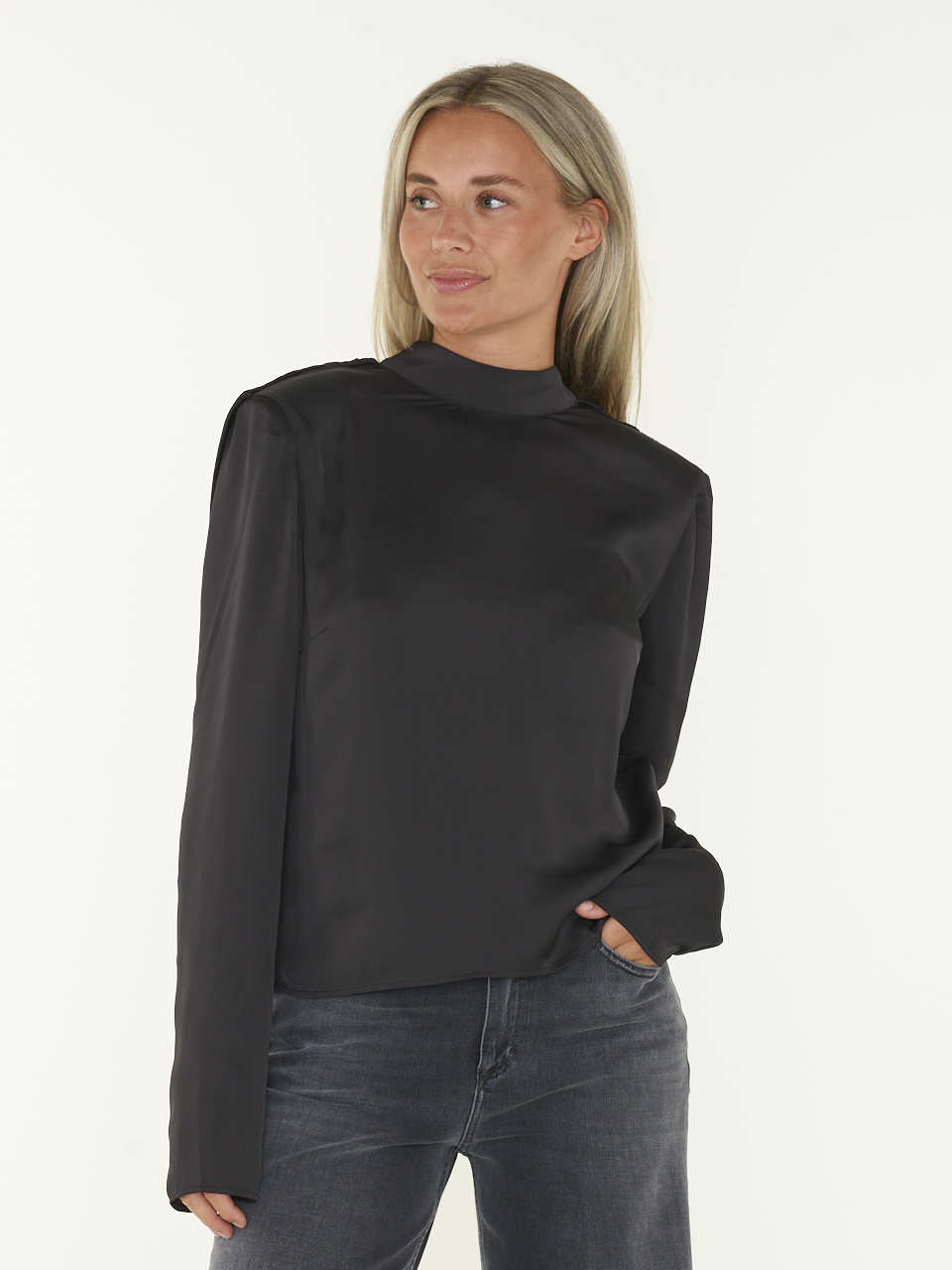 TOP SATIN DRAPY BACK