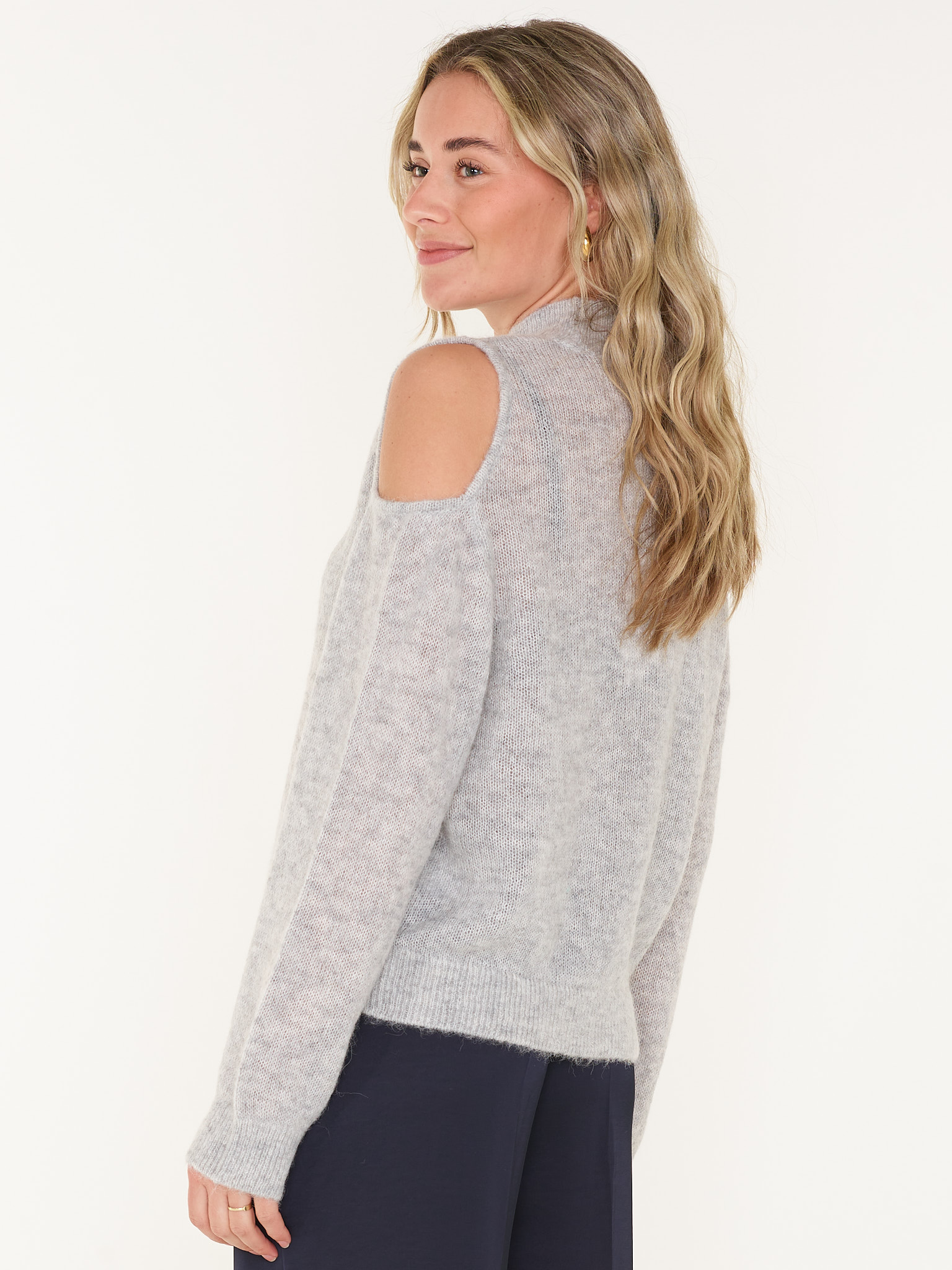 TRUI AVIEL OPEN SHOULDER