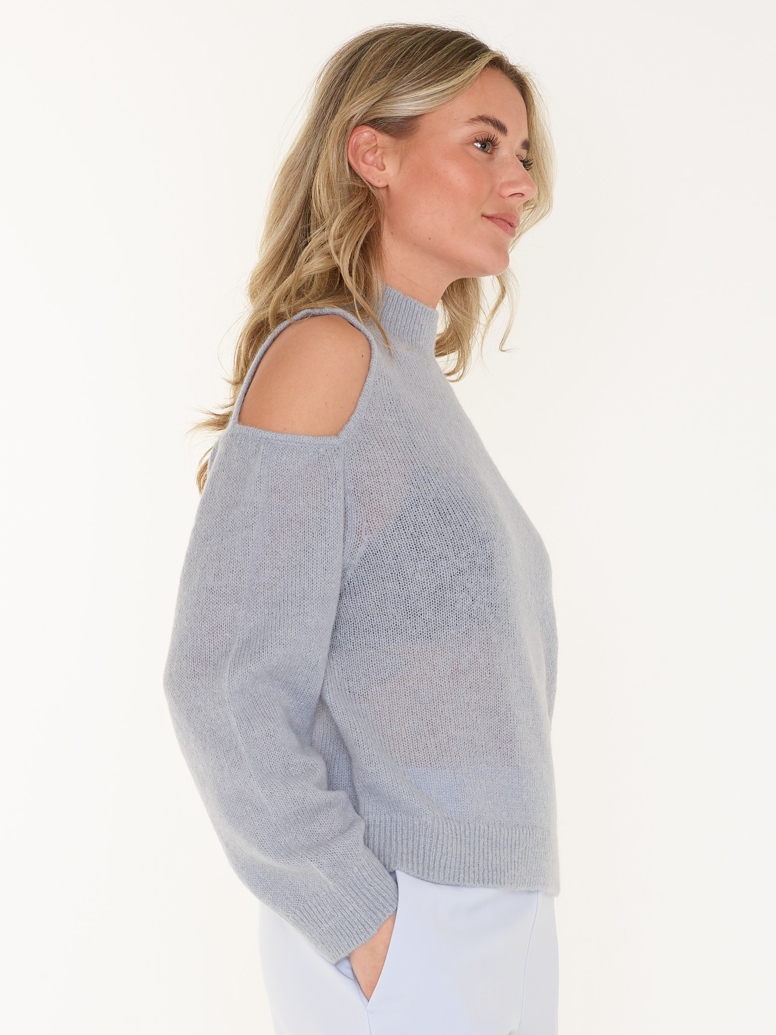 TRUI AVIEL OPEN SHOULDER